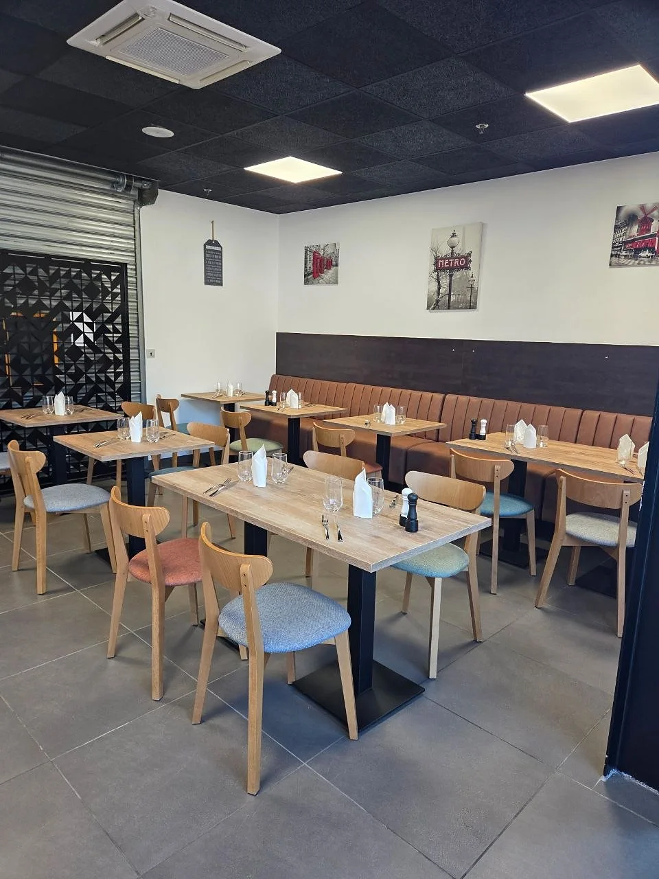 La salle et sa banquette