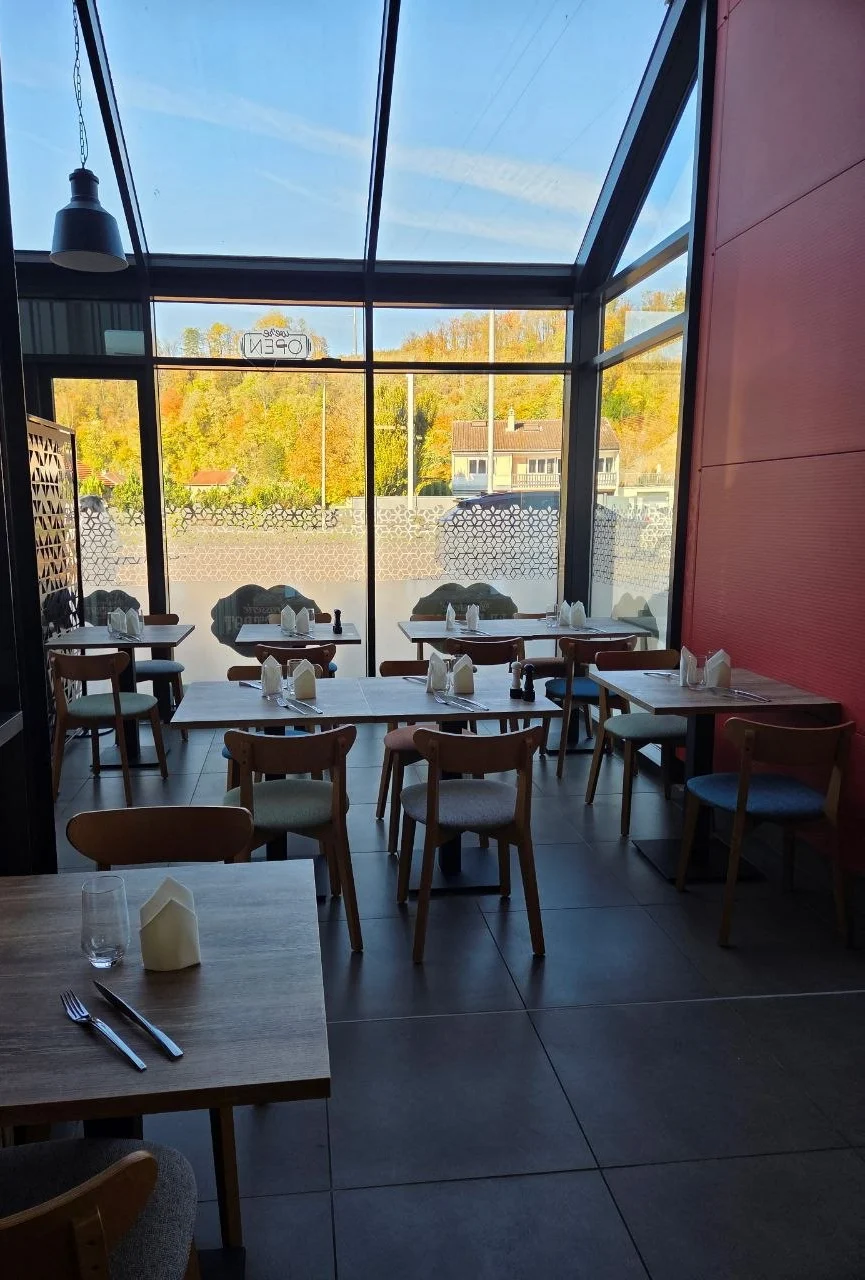 La salle du Bistrot sous la verrière, en journée